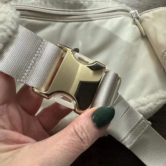 lululemon athletica Cream Crossbody Belt Bag - Picture 4 of 16